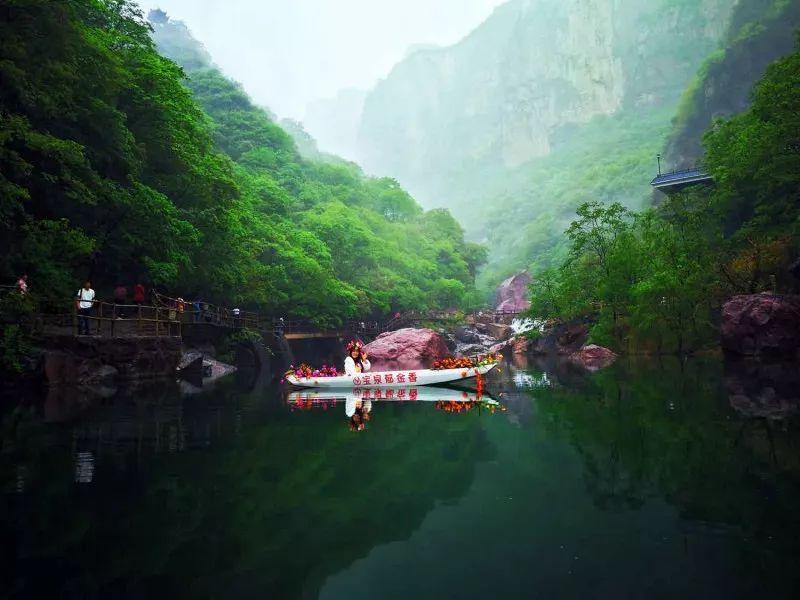救援旅行男孩
